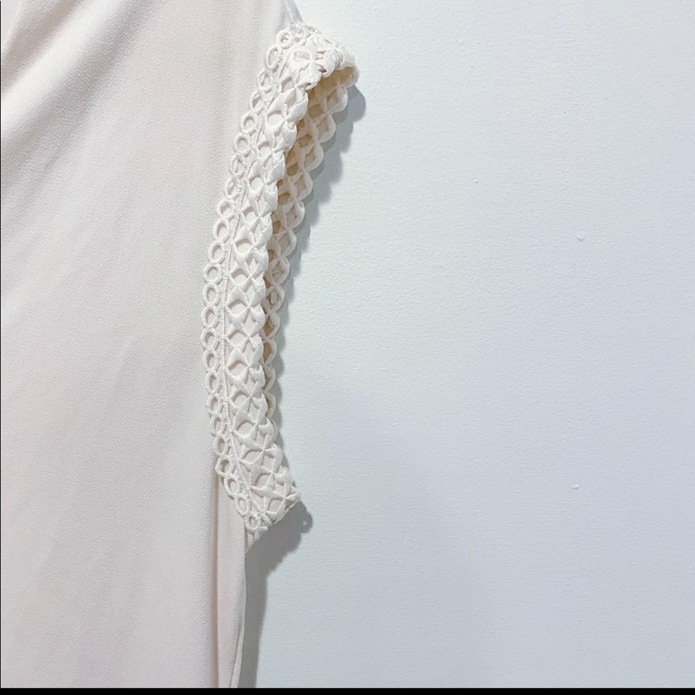 White blouse - Picture 2 of 4